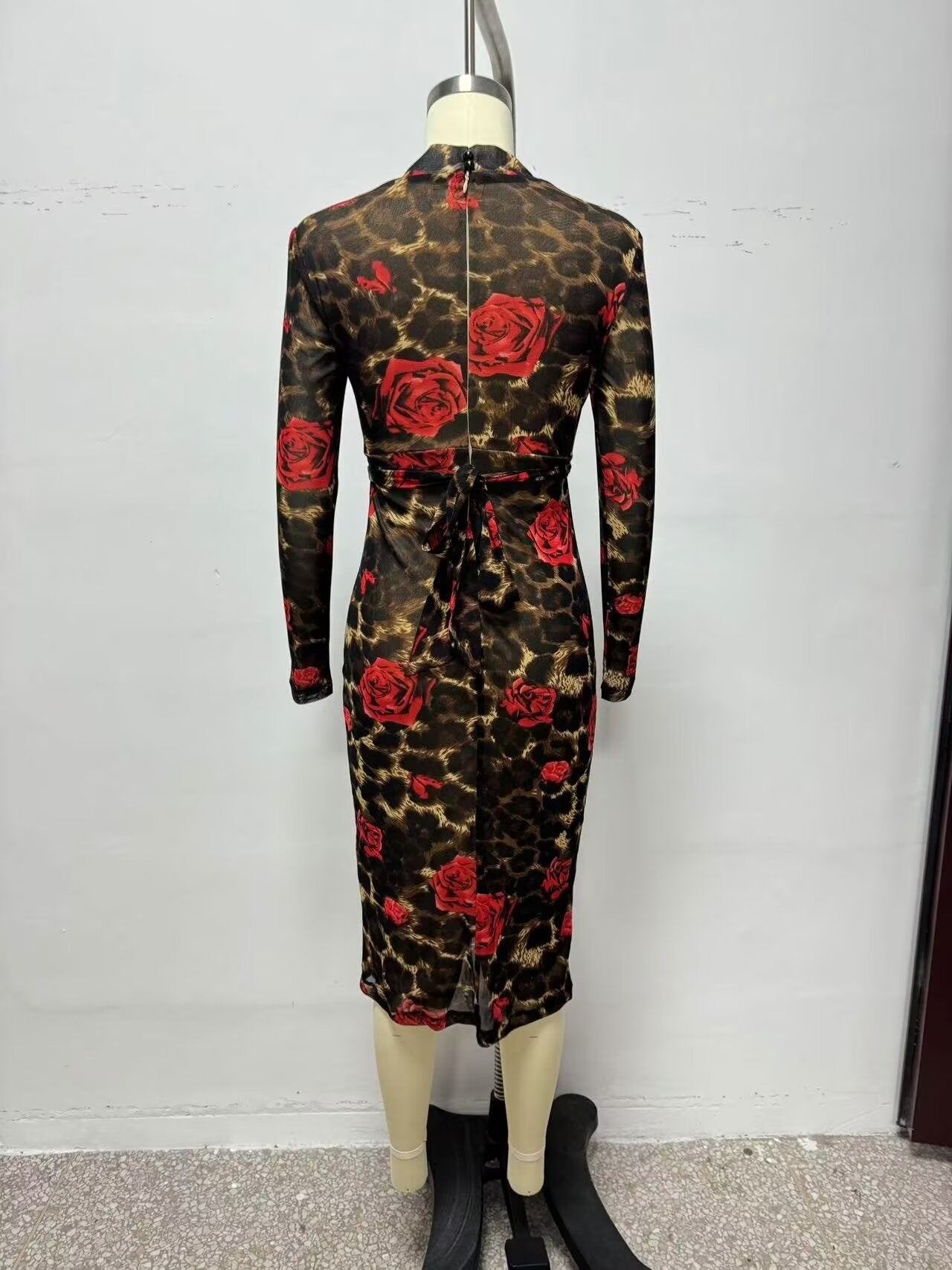 Vestido de invierno de manga larga con cuello en V, ajustado, de punto, con estampado de leopardo y rosas