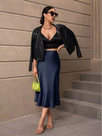Jupe sirène en satin mi-longue à ourlet noué, collection automne femme. Direct
