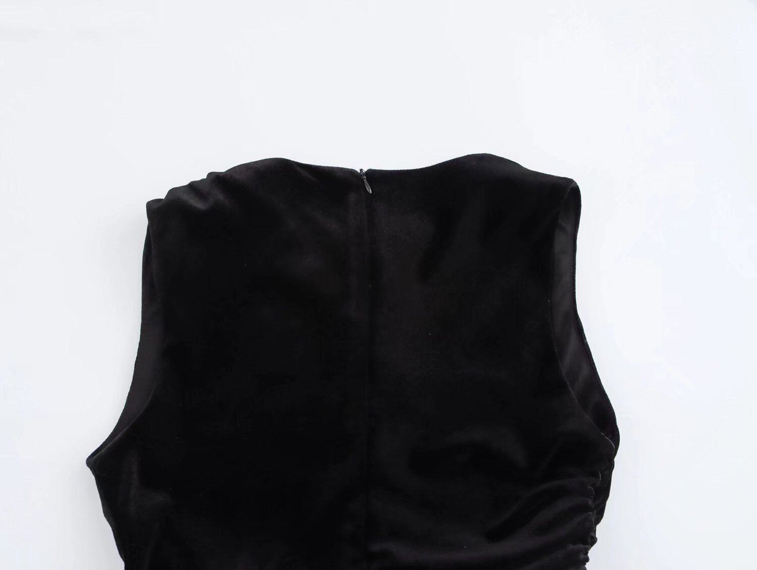 Vestido midi plisado con textura de terciopelo elegante para mujer de primavera