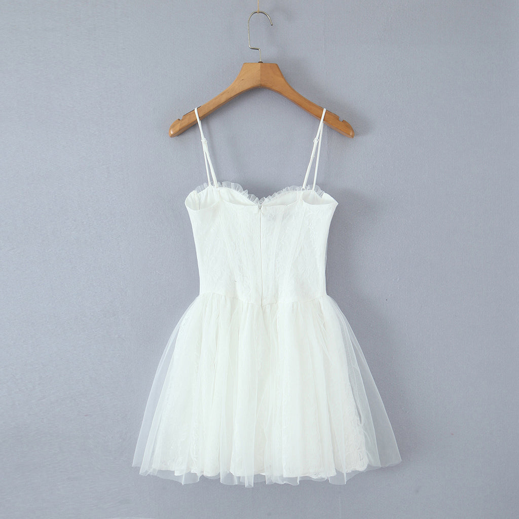 Vestido de encaje bordado con cintura moldeada, sexy, fresco, dulce y picante para vacaciones de primavera y verano.