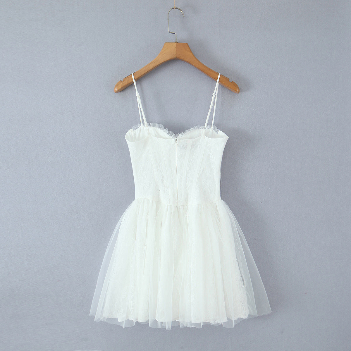 Vestido de encaje bordado con cintura moldeada, sexy, fresco, dulce y picante para vacaciones de primavera y verano.
