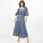 Vestido vaquero ajustado de color liso con manga larga y abertura cuadrada y mangas farol.