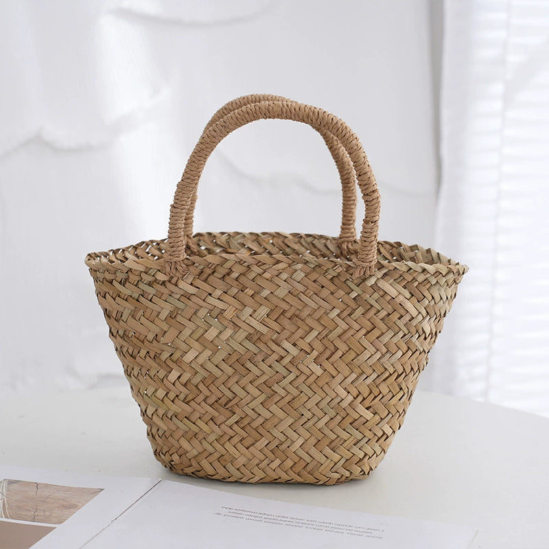 Portable straw-weaved bag