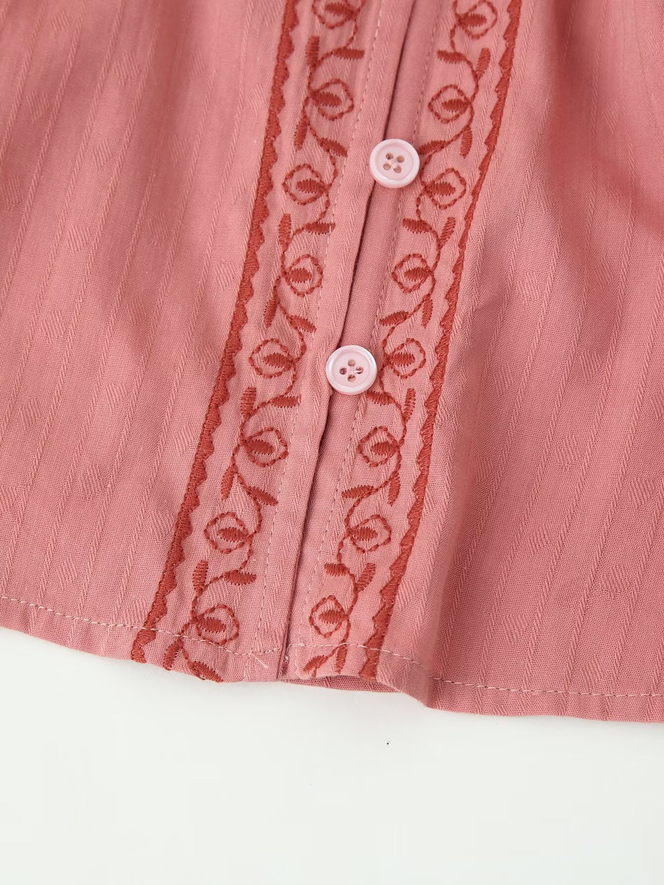 Camisa bordada de manga larga con contraste de color para mujer