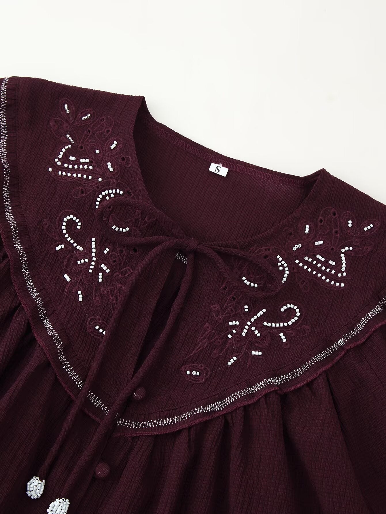 Chemise décontractée à manches longues pour femme, ornée de perles et de broderies.