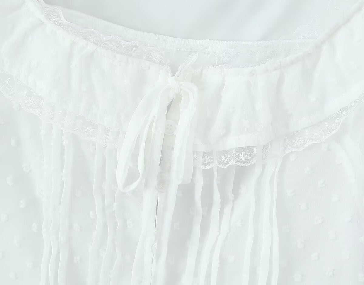Débardeur court et sexy en dentelle Atmosphere Lace, coupe moulante, taille basse, style Niche.