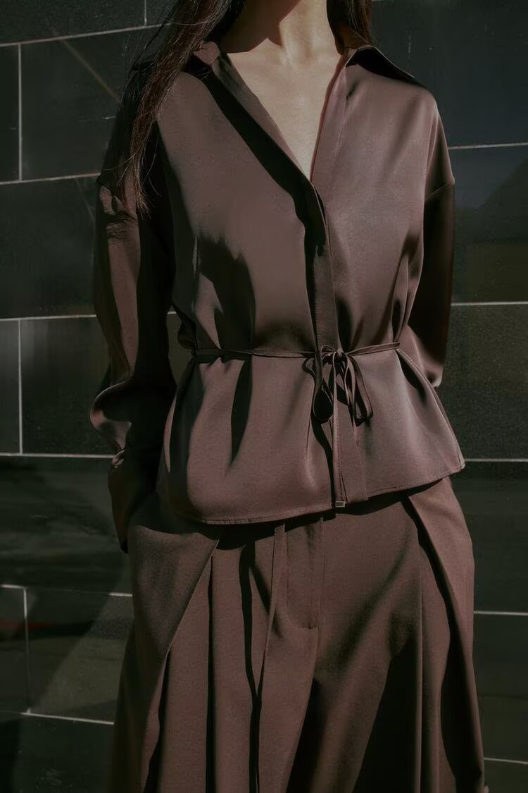 Ensemble d'été pour femme, chemise en satin de soie texturé avec ceinture assortie