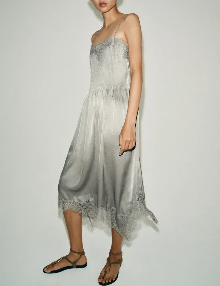 Vestido midi de tirantes de encaje de verano