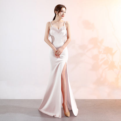 Robe de soirée longue et sexy à décolleté plongeant en V, coupe ajustée et fente, idéale pour les soirées en boîte de nuit ou les performances mondaines.