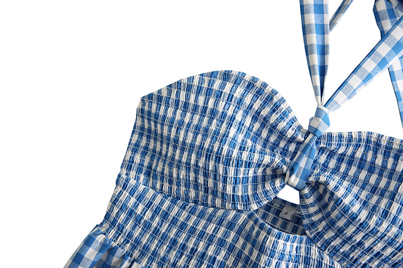 Vestido corto de primavera con cuadros, aberturas, espalda descubierta, tirantes y capas