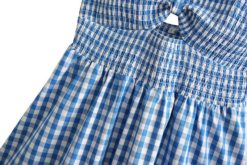 Vestido corto de primavera con cuadros, aberturas, espalda descubierta, tirantes y capas