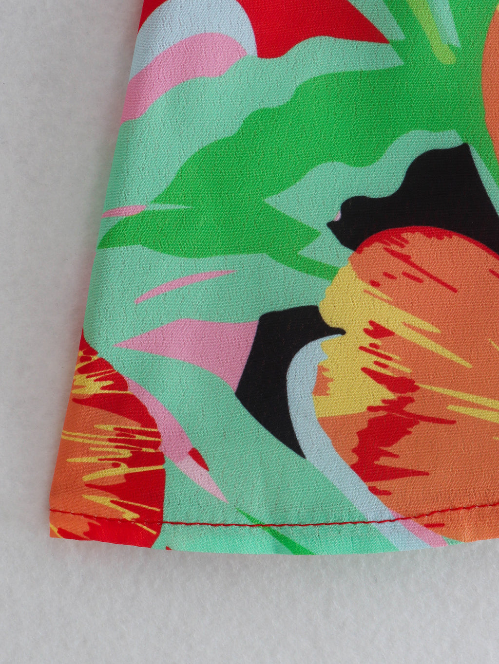 Vestido halter asimétrico irregular con estampado nuevo de verano a la moda