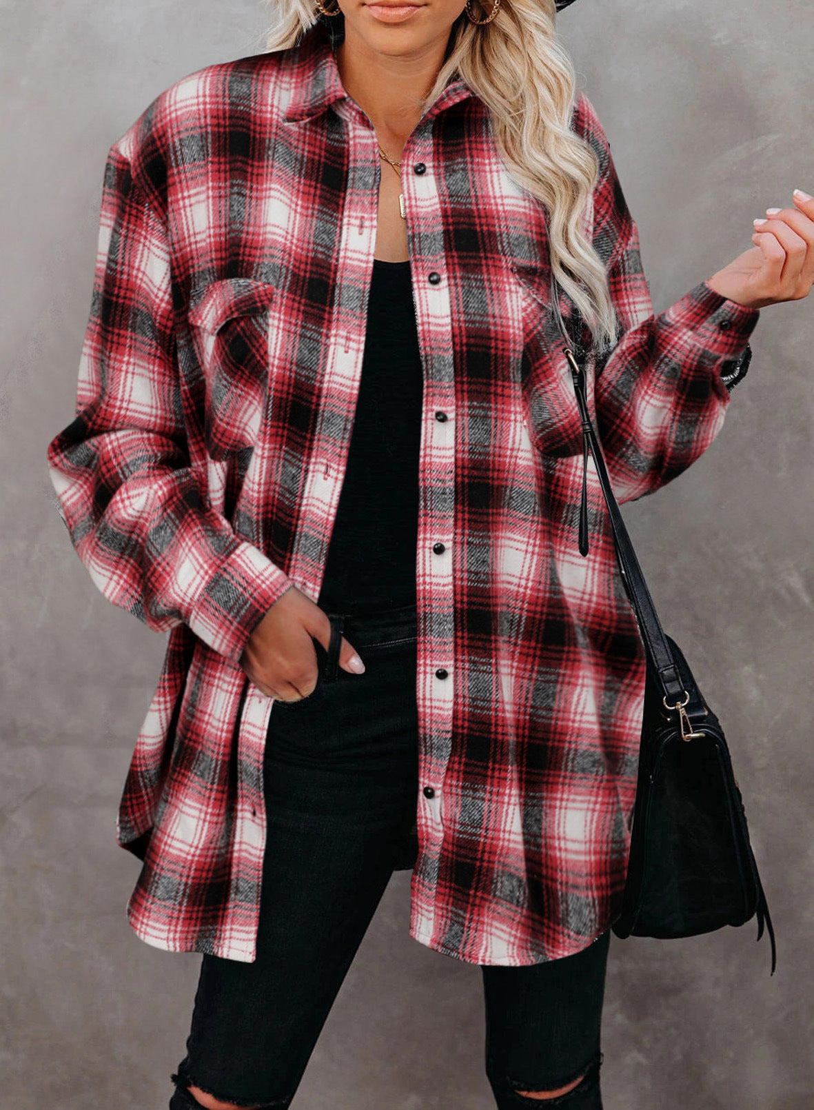 Chemise cardigan mi-longue à carreaux, col ample, style automne-hiver, pour femme.