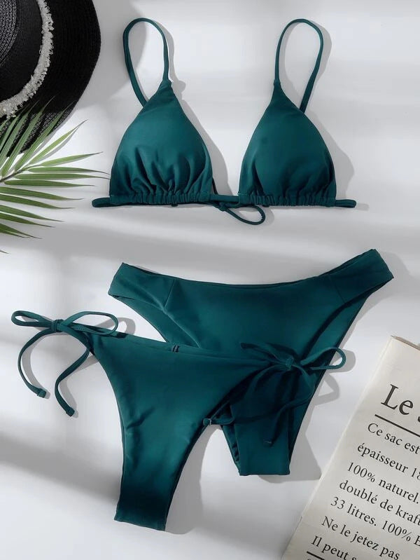 Traje de baño de tres piezas con abertura en el bikini para mujer