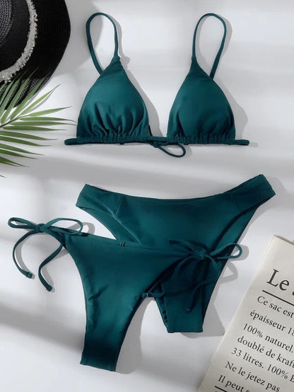 Traje de baño de tres piezas con abertura en el bikini para mujer