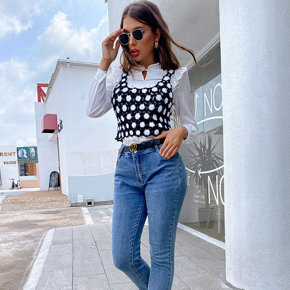 Top de verano de talla media sexy con efecto adelgazante irregular en color negro.