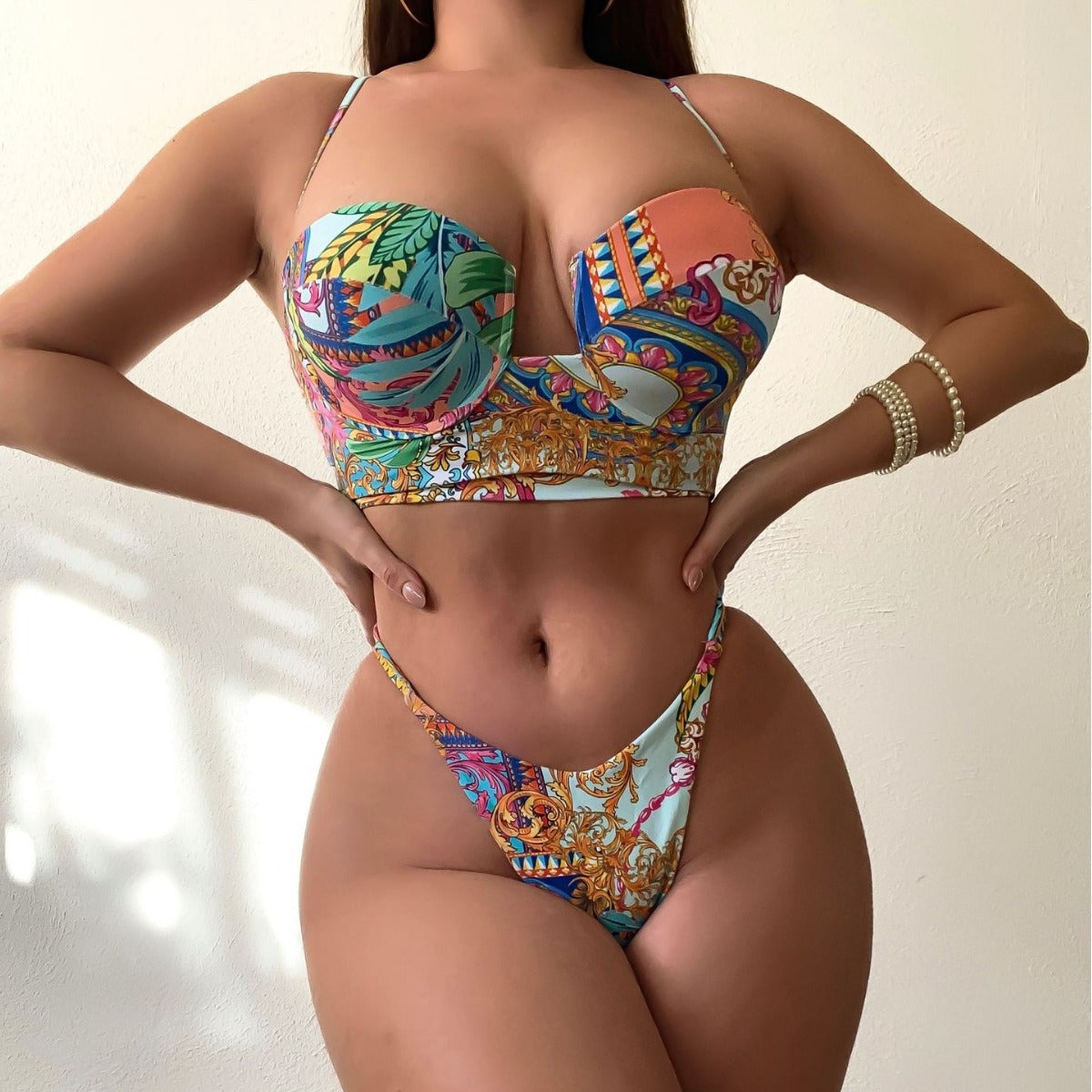 Bikini sexy de copa dura con estampado floral tropical