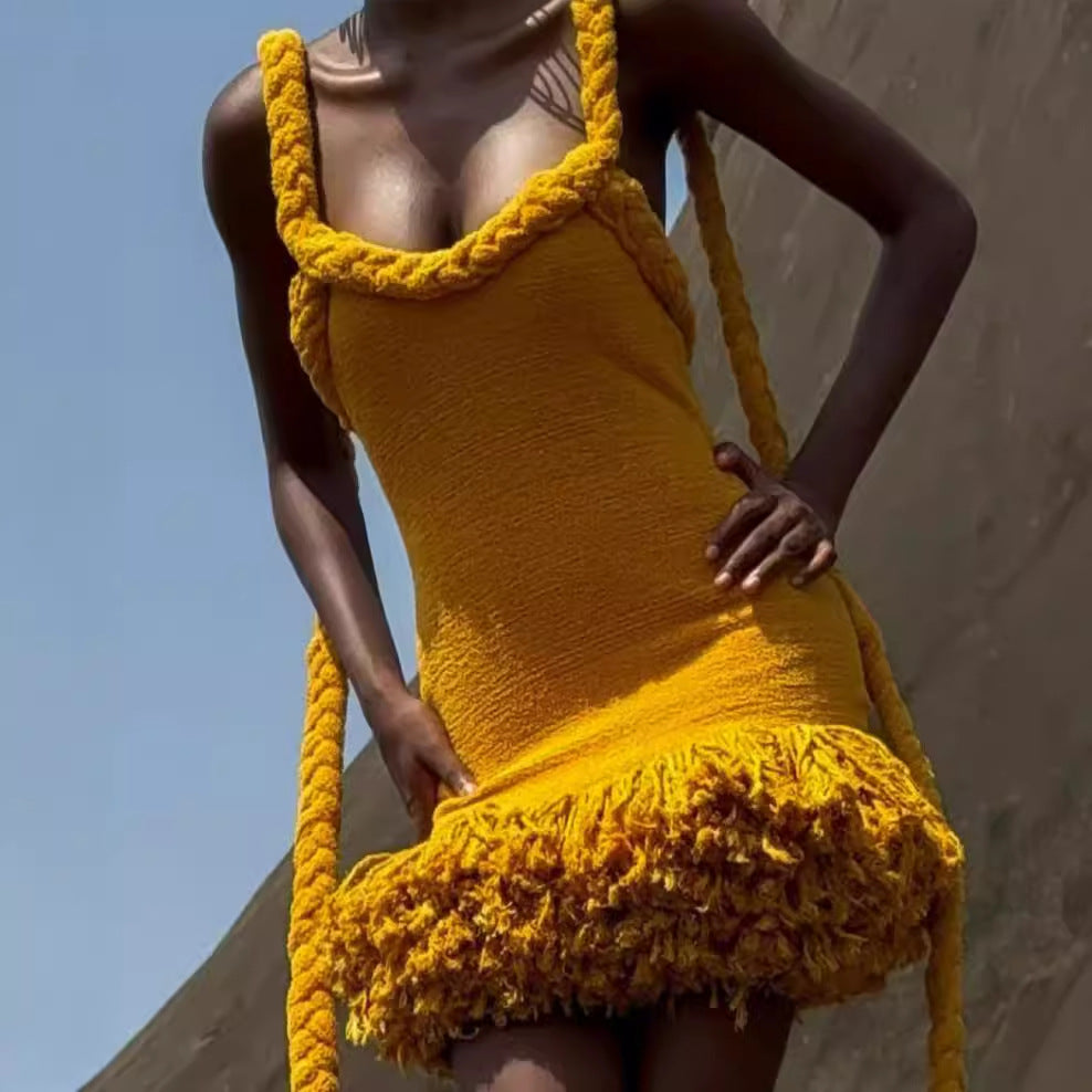 Vestido corto con borlas y tirantes de hilo tejido a mano para otoño e invierno