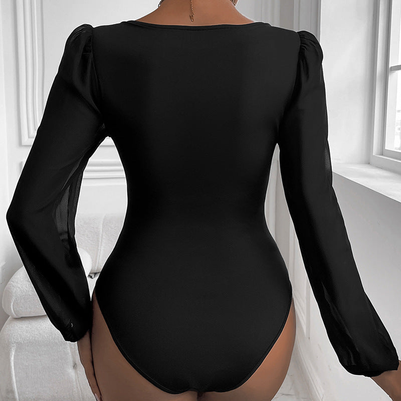 Mono negro con cuello en V y costuras de malla para mujer