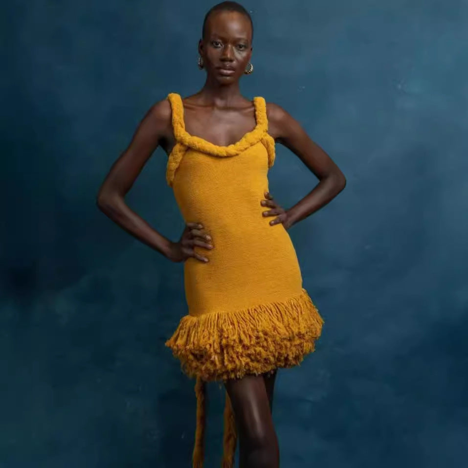 Vestido corto con borlas y tirantes de hilo tejido a mano para otoño e invierno