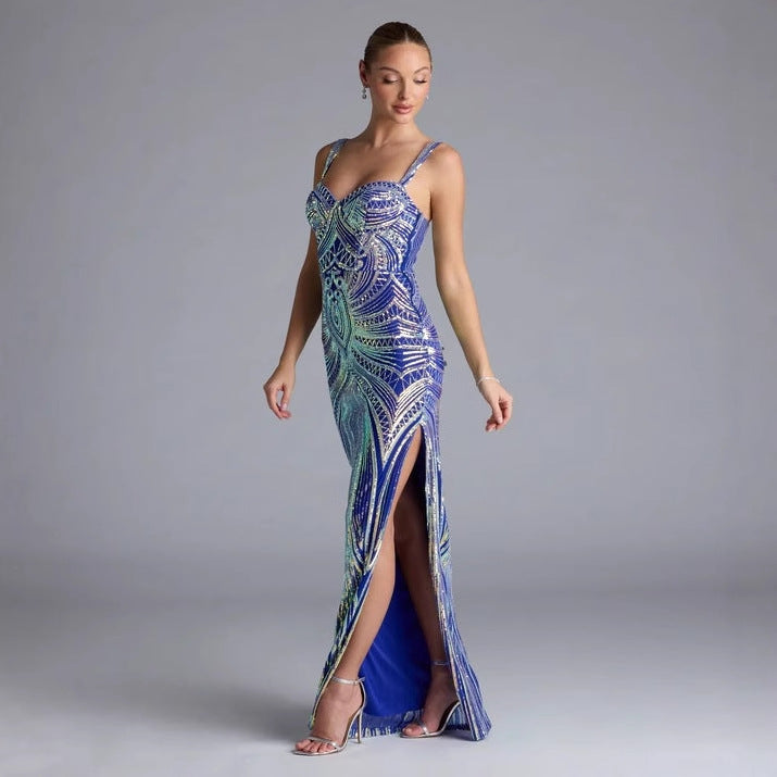 Vestido de cóctel de noche con tirantes finos y estampado de lentejuelas de alta gama.