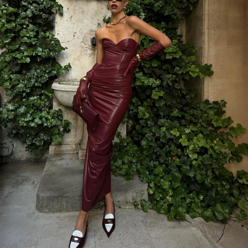 Vestido elegante de piel sintética con tirantes finos y abertura en el cuello para mujer