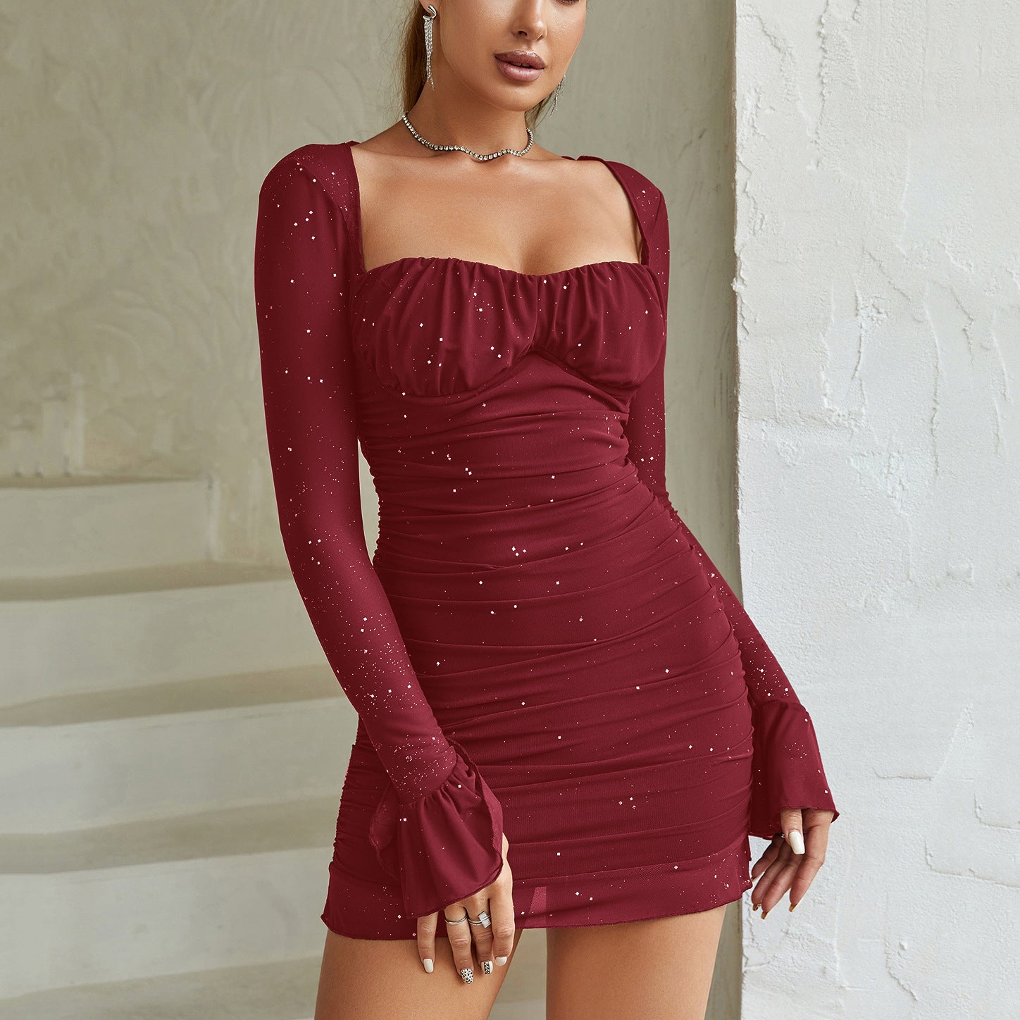 Vestido de malla de manga larga, sexy, transparente, con aro de acero y lentejuelas, cuello cuadrado, sin espalda