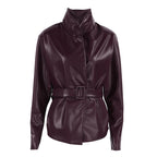 Abrigo de cuero retro rojo vino para otoño e invierno para mujer, chaqueta de cuero ajustada con cuello alto y manga larga, con cinturón y figura favorecedora.