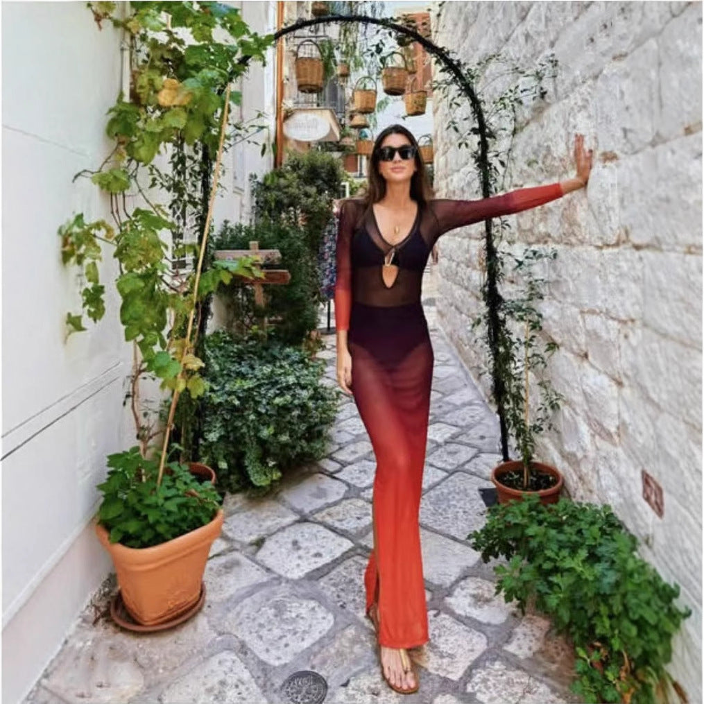 Robe de plage transparente à découpes et contraste de couleurs pour le printemps et l'été