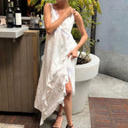 Robe sexy dos nu à ourlet asymétrique et coupe irrégulière, style français, ornée de dentelle et sans manches.