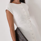 Robe fourreau blanche à col rond et manches volantées pour femme, élégante, à simple boutonnage