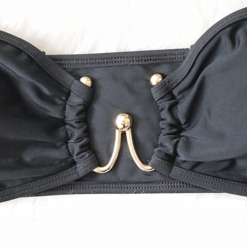 Nuevo bikini sexy con accesorios de metal, traje de baño ahuecado, top de tubo de color liso, traje de baño para mujer
