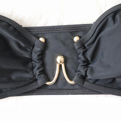 Nuevo bikini sexy con accesorios de metal, traje de baño ahuecado, top de tubo de color liso, traje de baño para mujer