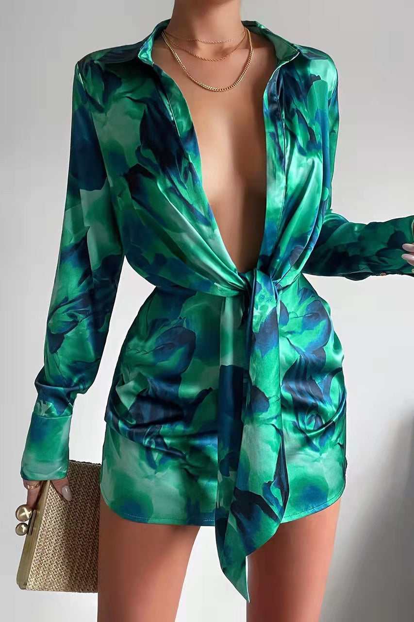 Vestido camisero de manga larga con botones y estampado digital para mujer.