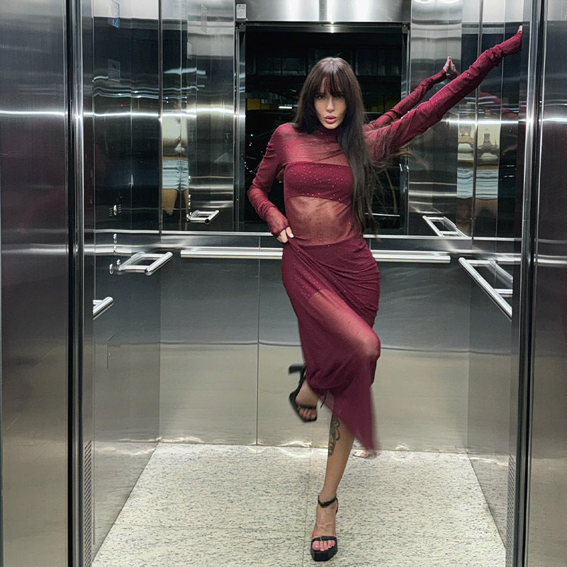 Robe sexy à col roulé et coupe ajustée en maille transparente