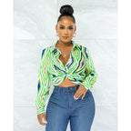 Chemise à boutons torsadés imprimée à motifs géométriques pour femme