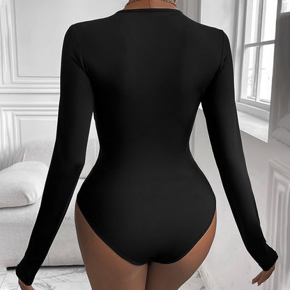 Mono negro de cuello redondo torcido para mujer