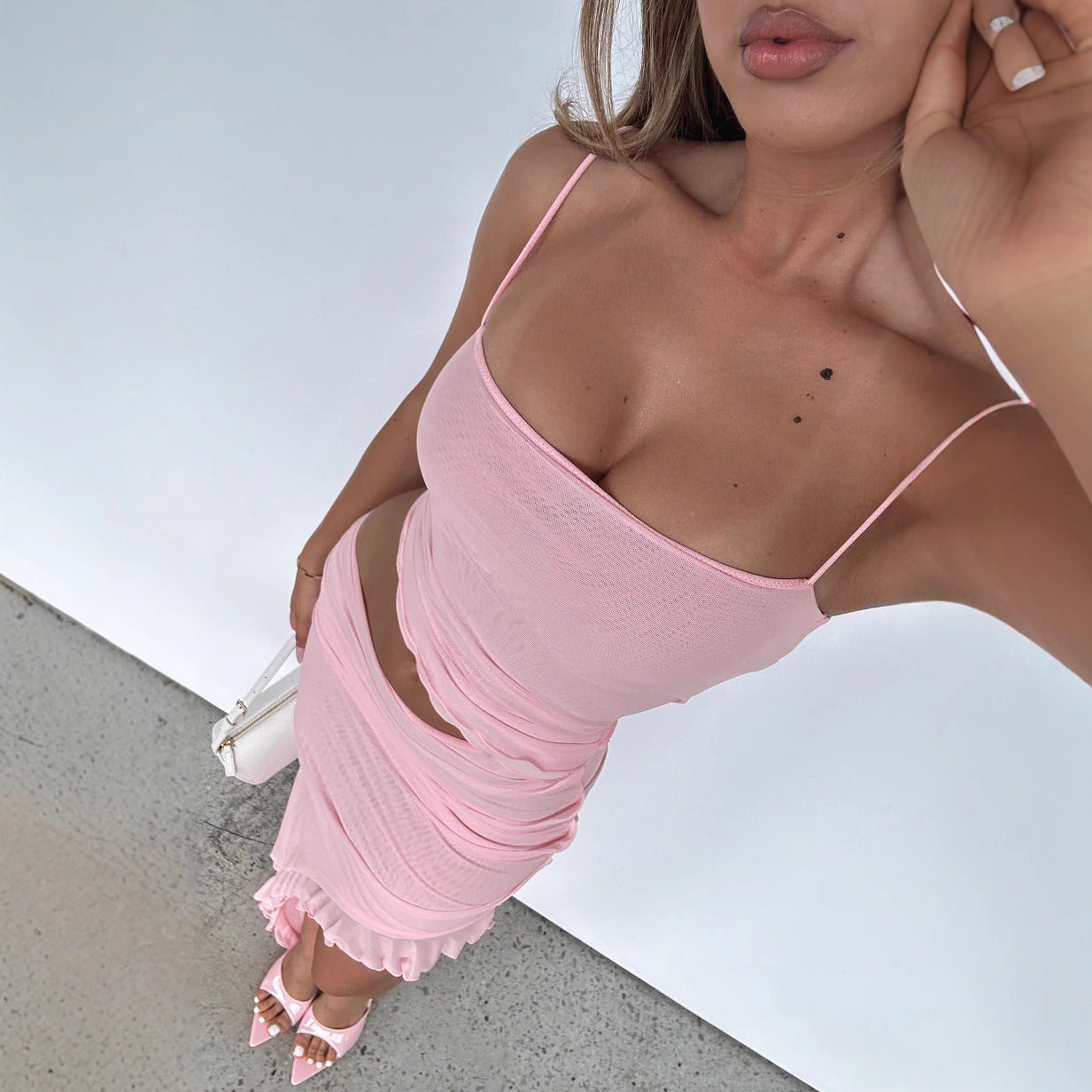 Vêtements de vacances pour femmes, tenue courte, robe en maille à volants, irrégulière, asymétrique, couleur unie, élégante et gracieuse, dos nu