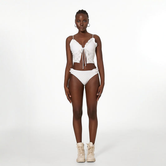 Traje de baño de bikini con parte superior de tubo y abertura con cordones de color liso.