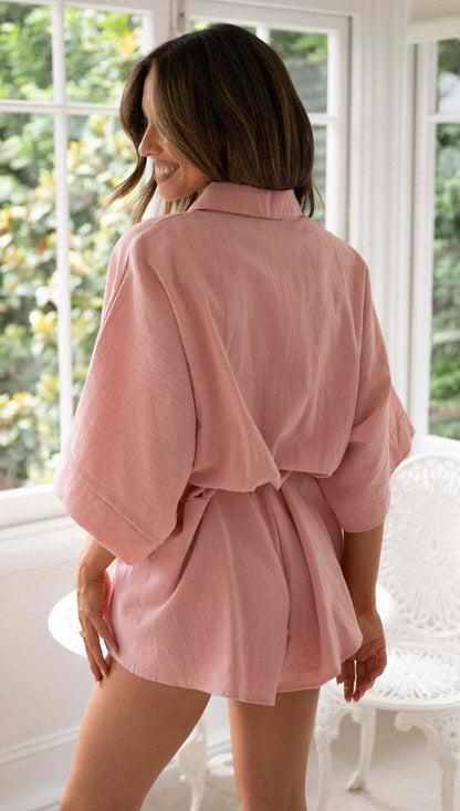 Ropa de mujer, mono holgado con cuello polo, manga media y cordones en la cintura