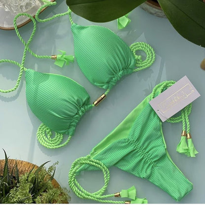 Bikini especial de color sólido con trenza de cuerda, traje de baño multicolor.