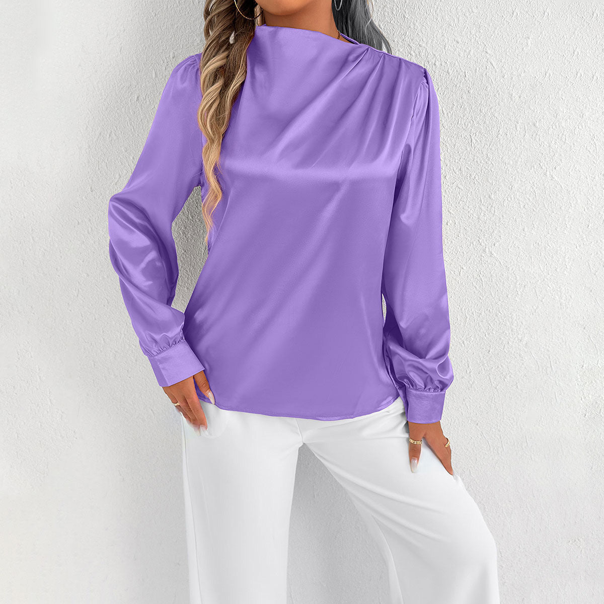 Chemise d'été en satin pour femme, haut léger et transparent en satin.