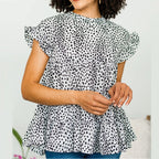Camisa de mujer con estampado floral pequeño y manga corta con vuelo para mujer