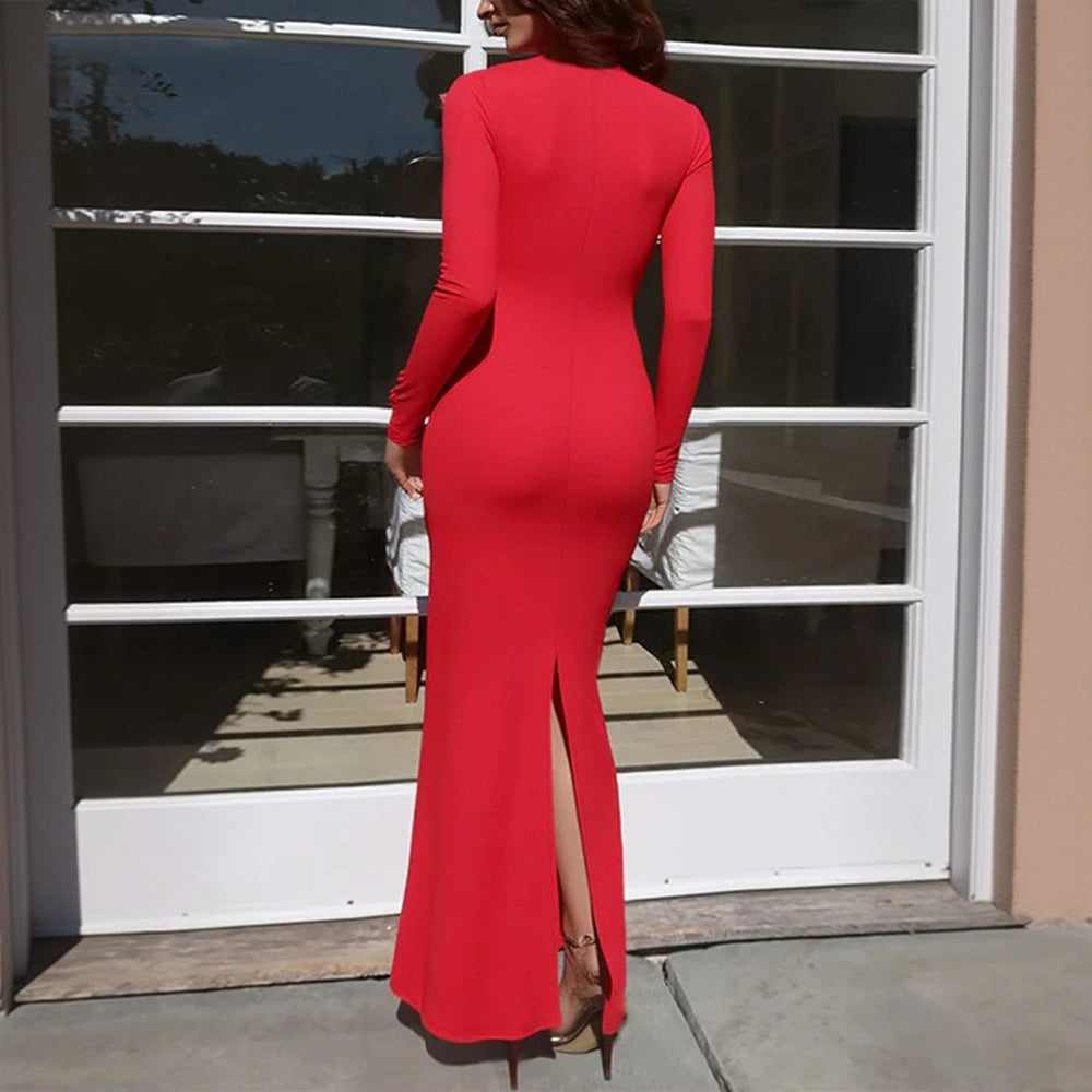 Robe fourreau sirène rouge à col en V, manches longues et dentelle, coupe ajustée. Élégante et sexy.