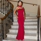 Robe bustier dos nu à bretelles ruban pour femme, coupe ajustée, coupe slim, robe bustier à bretelles fines et dos nu.