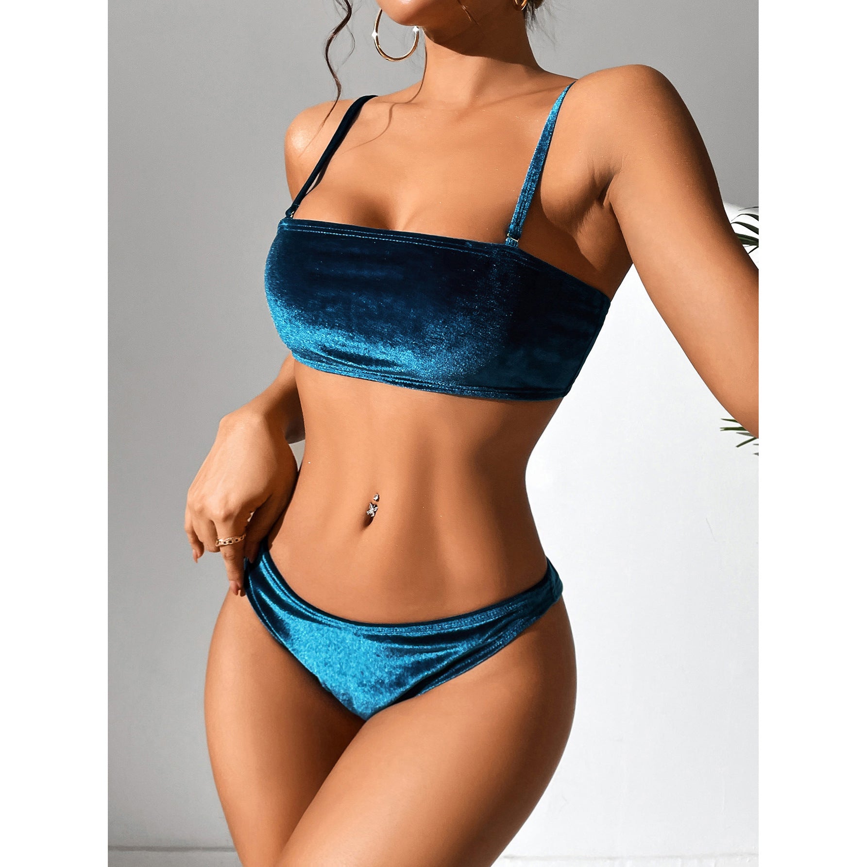 Traje de baño de bikini con abertura de cintura alta sexy de terciopelo dorado de color sólido
