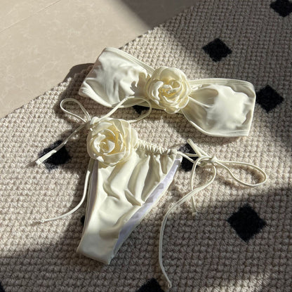 Traje de baño bikini con abertura y tirantes finos en color rosa liso