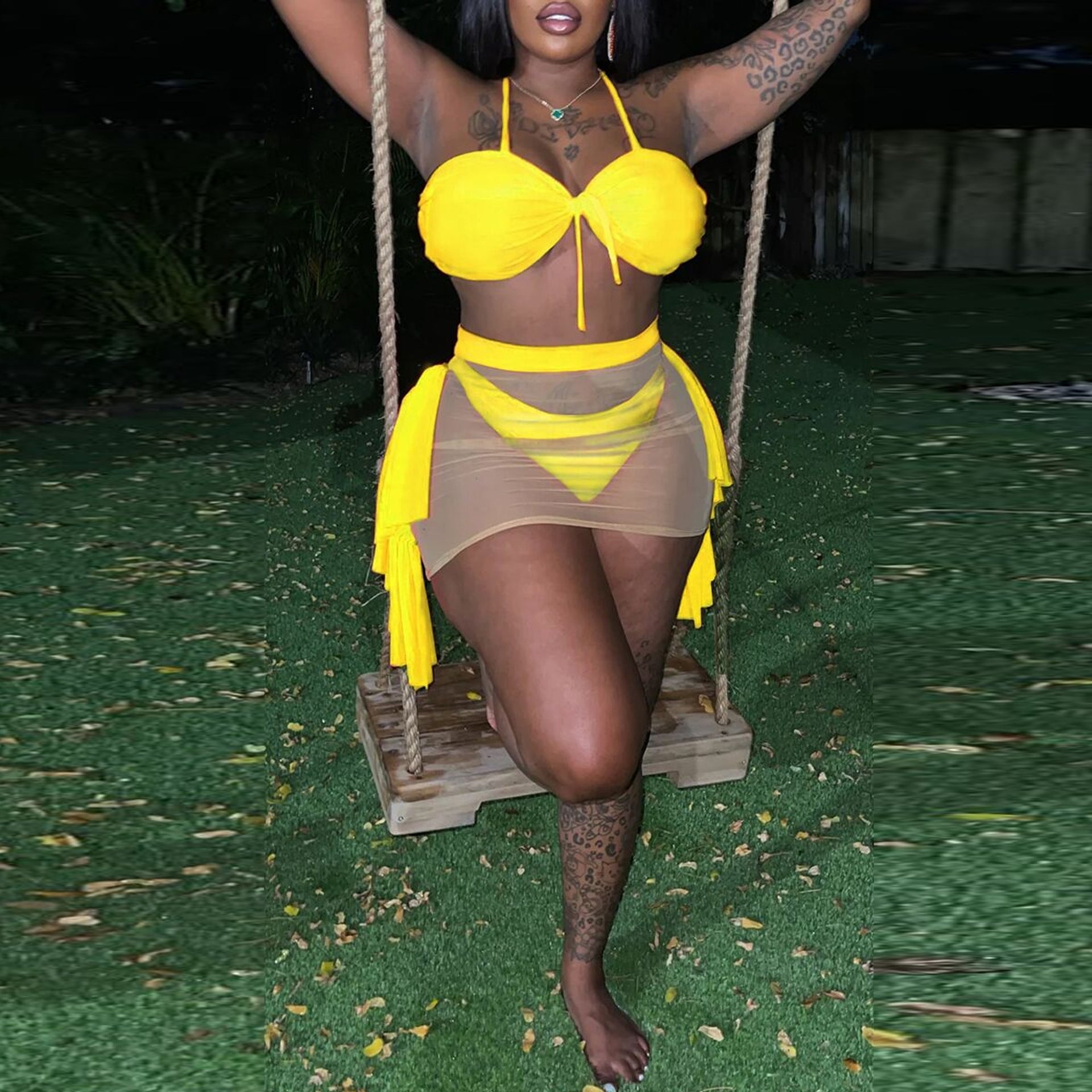 Traje de baño de tres piezas con tirantes halter, de encaje y costuras de malla de color sólido sexy