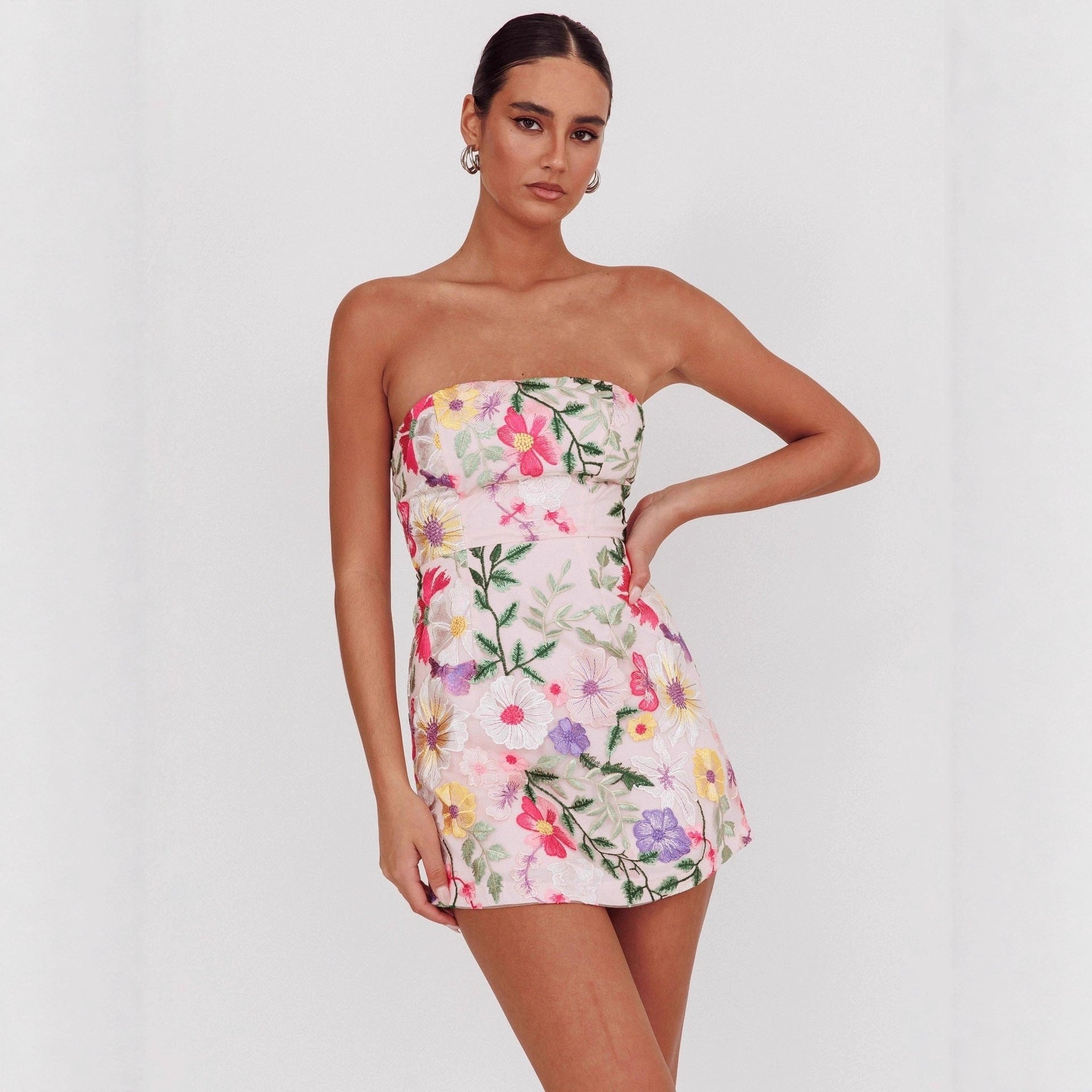 Vestido Bandeau corto ajustado con tirantes y estampado floral para mujer