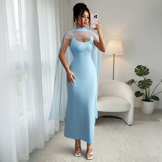 Vestido camisero elegante y ajustado con pañuelo de seda para mujer